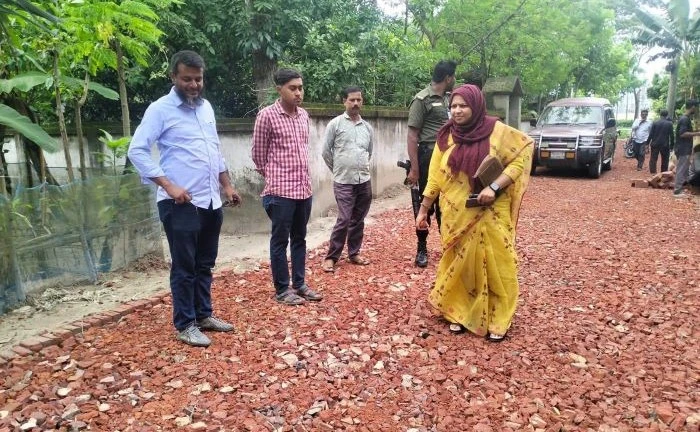 কালীগঞ্জে বিশ্বব্যাংকের প্রকল্পে নিম্নমানের সামগ্রীর অভিযোগ